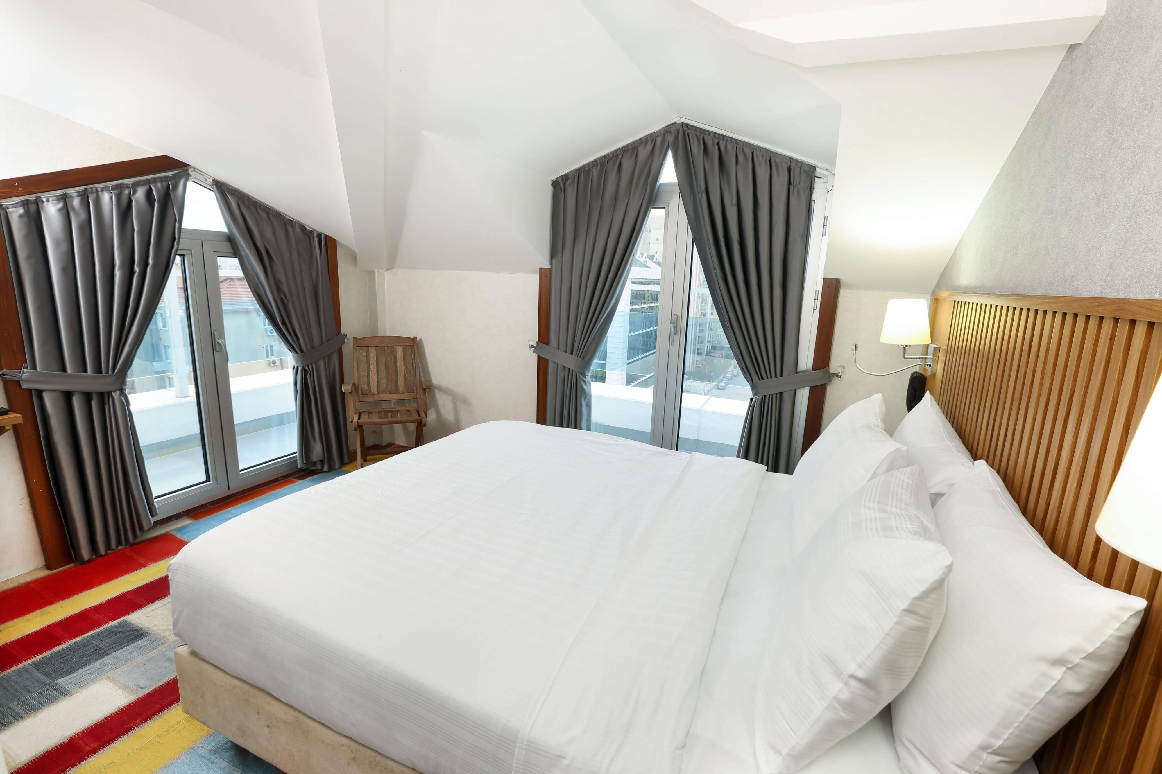 Discovery Hotel Istanboel Buitenkant foto